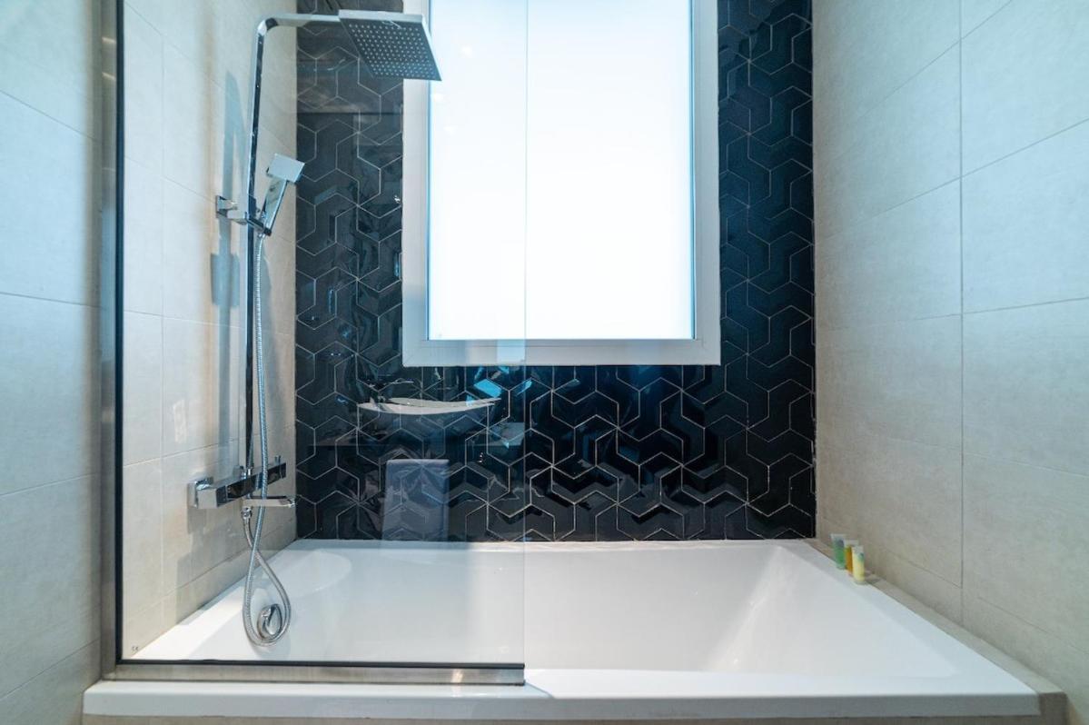 Elegant 1br With Balcony & Views In Business Bay Apartment *