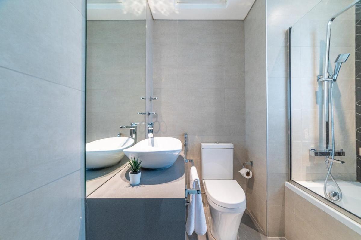 Elegant 1br With Balcony & Views In Business Bay *