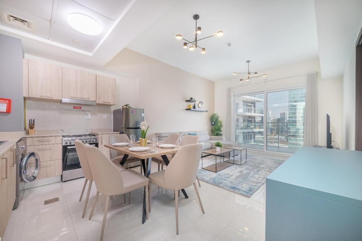 Elegant 1br With Balcony & Views In Business Bay Apartment